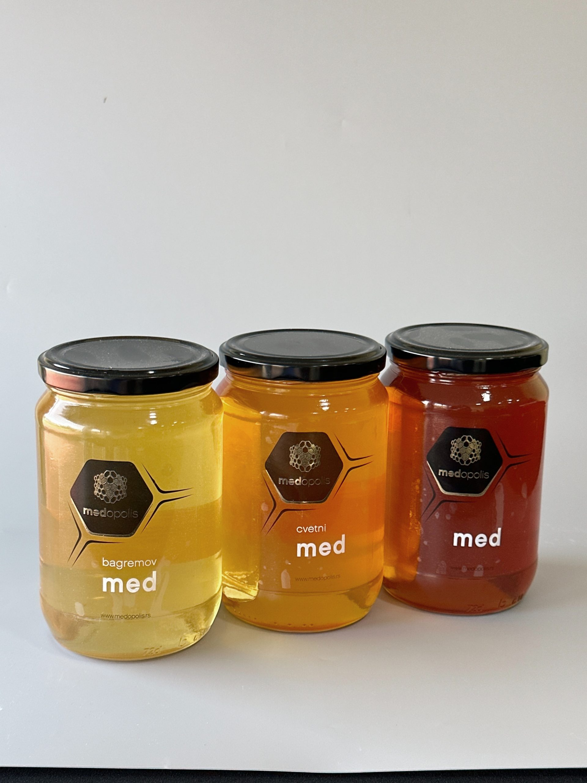 Цветни мед који потиче из Баната и добија се од мешавине нектара са сунцокрета и ливаде обично има јединствену комбинацију арома и укуса