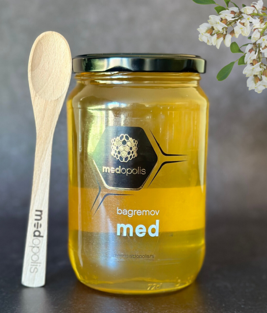 Багремов мед из срца Шумадије је посебан мед који има јединствену арому, боју и укус, а често се сматра једним од најквалитетнијих врста меда
